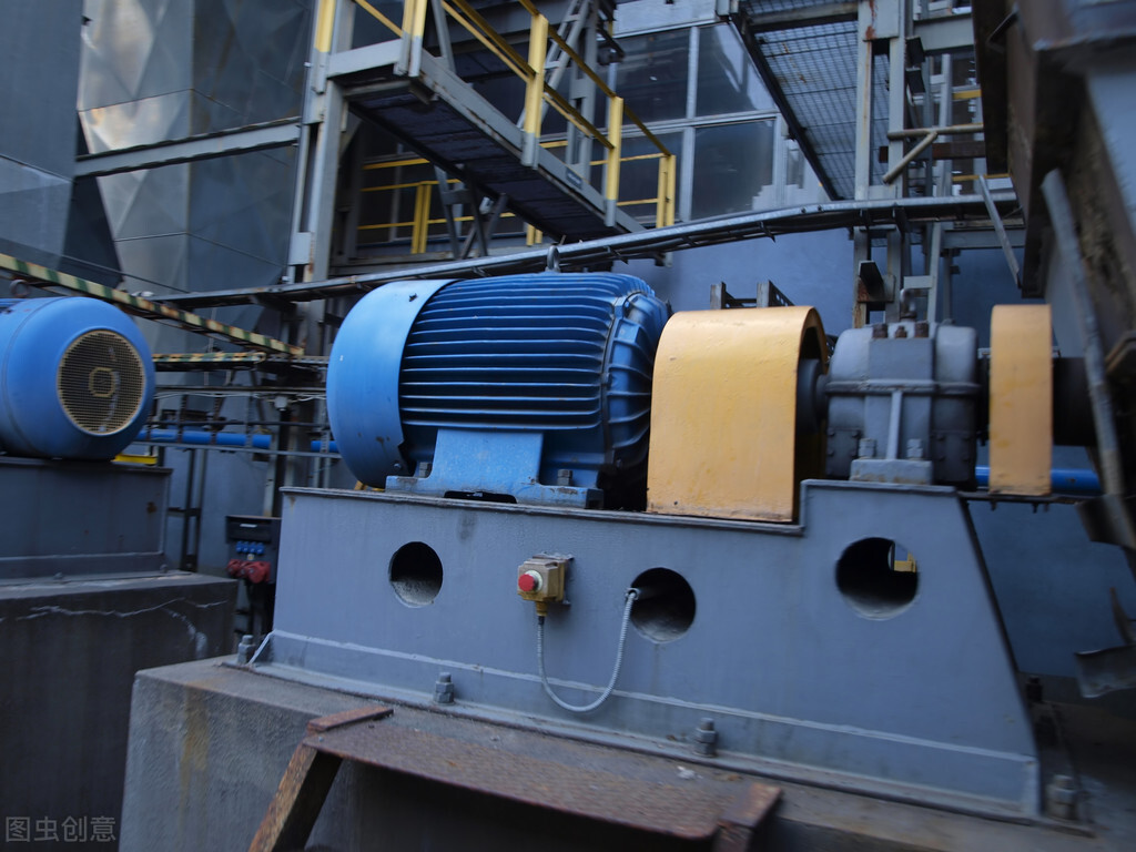 三相电机比单相电机的优势(三相电机跟单相电机效率)