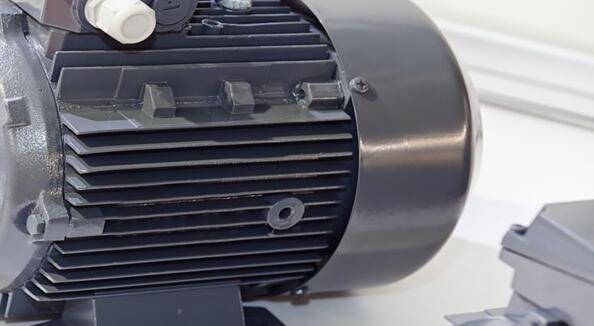 减速电机和伺服电机的区别及应用场景详解