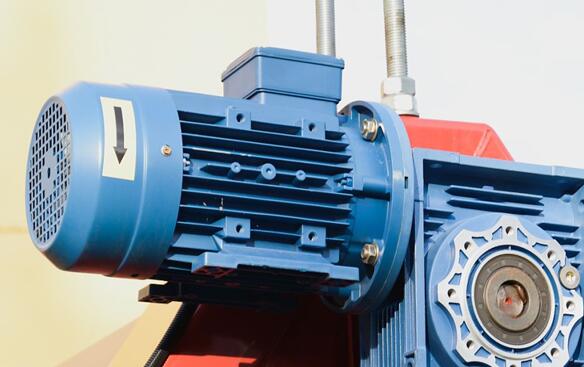 调速电机和变频器调速区别大介绍（你知道哪种更适合你的设备吗？）