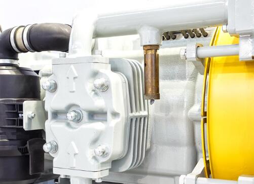 三根线的单相电机怎么接正反转，三根线的正反转原理