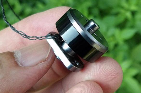 交流电机和直流电机的区别（详解交流电机与直流电机的不同点）